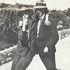 1900s Two Affectionate Men Smoking Cigars Funny Gay Interest Vtg Snapshot Photo picture