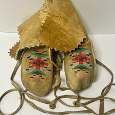 Antique Southern Cheyenne Moccasins Turtle Beadwork Lane Stitch Soft Sole c.1900 picture