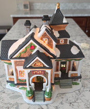 New Santa’s Workbench Lighted Porcelain House Towne Series Fairfax Place 2003 picture