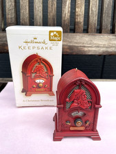 NIB HALLMARK KEEPSAKE ORNAMENT A CHRISTMAS BROADCAST SOUND MUSIC LIGHT 2006 New picture
