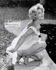 ACTRESS EVE EDEN PIN UP - 8X10 PUBLICITY PHOTO (MW-845) picture