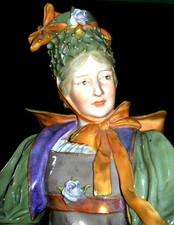 ANTIQUE AUSTRIA WIEN ERNST WAHLISS BEAUTIFUL TRADITIONAL LADY PORCELAIN FIGURINE picture