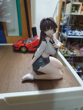 The kneeling female figure is 12cm tall and wearing a business uniform. picture