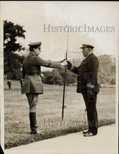 1932 Press Photo Adj. Gen. Agnew presents the Halbert to Walter Queen, Boston MA picture