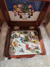Danbury Mint Snoopy Peanuts Christmas Music Box Charlie Brown Hark the Herald picture