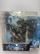McFarlane Toys AVP Alien vs Predator Playsets Action Figures Set Vintage 2004 picture