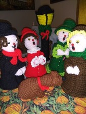 VTG 1980s HAND KNITTED Lot of 6 Cute Christmas Carolers Figures & Lampost & Dog  picture