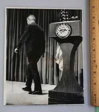 Original Vintage News Photo 1973 Vice President Spriro Agnew Walks Away picture