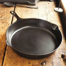 Vintage GRISWOLD Cast Iron SKILLET Frying Pan # 10 SMALL BLOCK LOGO - Ironspoon picture