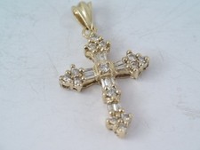 VINTAGE 10K YELLOW GOLD & DIAMOND RELIGIOUS CROSS PENDANT picture