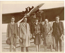 VTG ORIGINAL 1920s-30s AMELIA EARHART POSING WITH OTHERS & AIRPLANE PHOTO 8x10