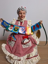 Festive Possible Dreams Clothtique Mrs Claus Friendship Garland Christmas Figur picture