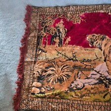 VINTAGE OLD STOCK 70s Lion Hanging Rug Wall Decore Red Vintage 48