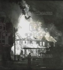 1962 Press Photo Huge blaze engulfs the historical Cordova Hotel, Dos Palos picture