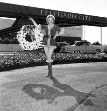 Mary Costa TV personality co host of the dramatic anthology se- Old Photo 7 picture