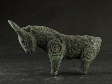 ANCIENT LUR1STAN BRONZE HIGHLY DECORATED BULL VOTIVE FIGURE - CIRCA 900-700 BC picture