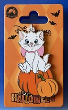 MARIE with Pumpkins ~ Aristocats ~ Halloween 2026 Pin Disneyland Paris New picture