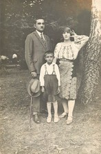 B647 Romanian Family Traditional Folk Costume Clothing Photo Postcard dated 1928 picture