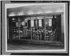 Community Building Lobby Restaurant Interior 1933-1945 simple materials picture