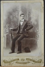 Antique CDV Photo of Well Dressed Man H.O. Schroeter Floating Studio Art 1890 picture
