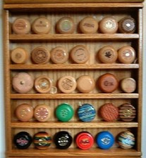   oak yoyo   display case  plexi front yo-yo picture
