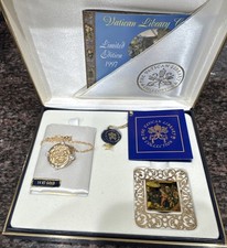 Vatican Collection Limited Edition, 1997 Nativity 14 Karat Gold And Diamond Pin picture