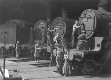 Group of women volunteers cleaning sulphur deposits from LMS steam- Old Photo picture