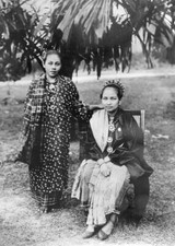 Showing two Malay court ladys sisters of sultan 1910 OLD PHOTO picture