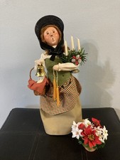 Byers Choice 2023 Woman Selling Candles #4870 Caroler picture