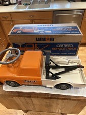 VTG Union 76 Orange & White Hard Plastic Ride-On Tow Truck with Box picture