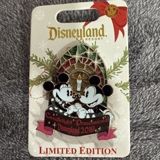 Disney Disneyland Candlelight Processional 2019 LE Pin Mickey Minnie Christmas  picture