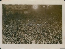 News Enormous Crowd Meets In Street Under Trolley Car Lines Event Photo 6x8 picture