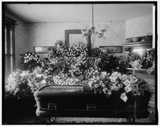 Photo:RAYMOND, V.L., MISS. CASKET picture