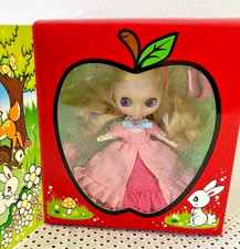 Rare Vintage 2010 Petite Blythe Doll – Red Apple Hasbro Japan picture