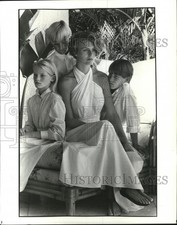 1985 Press Photo Ralph Lauren summer wear fashions for the whole family. picture