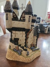David Winter Cottage Macbeth’s Castle 1988 • Signed • Good Condition picture