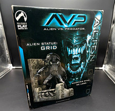 Palisades Toys AVP Alien vs Predator Grid Alien Statue Limited Edition 2004 NIB picture