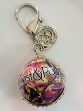 Vintage Twist & Pout 