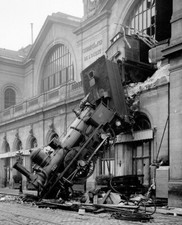 1895 STEAM TRAIN LOCOMOTIVE 721 RAILROAD STATION CRASH PARIS 8X10 PHOTO PICTURE picture