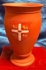 👀 Rare Vintage Wedgwood Terracotta Armorial Bud Vase 4” 👀 picture