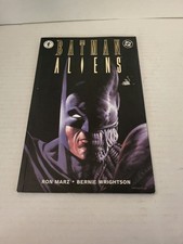 Dark Horse Comics Batman / Aliens Trade Paperback Modern Age (1992-Now) Format picture