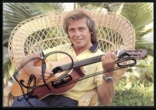 Postcard Musician Erik Silvester with Guitar in Braided Chair, Autograph  picture
