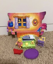1998 Mattel Winnie The Pooh’s Friendly Places Play set Pooh’s Bedroom Incomplete picture