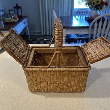 VTG Handmade Woven Rattan Small Lidded Basket  Primitive Farmhouse picture