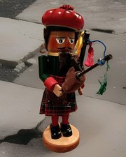 Steinbach Volkskunst German Bagpiper Nutcracker Hand Painted Wood S 3250 picture