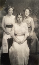 1910’s Antique PHOTO Young Edwardian Young Ladies Three & Mother Daughters picture