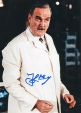 JOHN CLEESE 10-8 JAMES BOND AUTHENTIC AUTOGRAPH