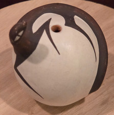 VINTAGE Acoma Pottery Lizard Seed Pot  by A.A. Peynetsa. AVELIA & Anderson 2