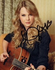 Taylor Swift Signed Photograph - Certified ACG-Cert picture