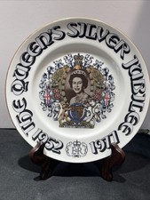 Vtg Queen Elizabeth II Silver Jubilee Commemorative Plate Fine China England 8” picture